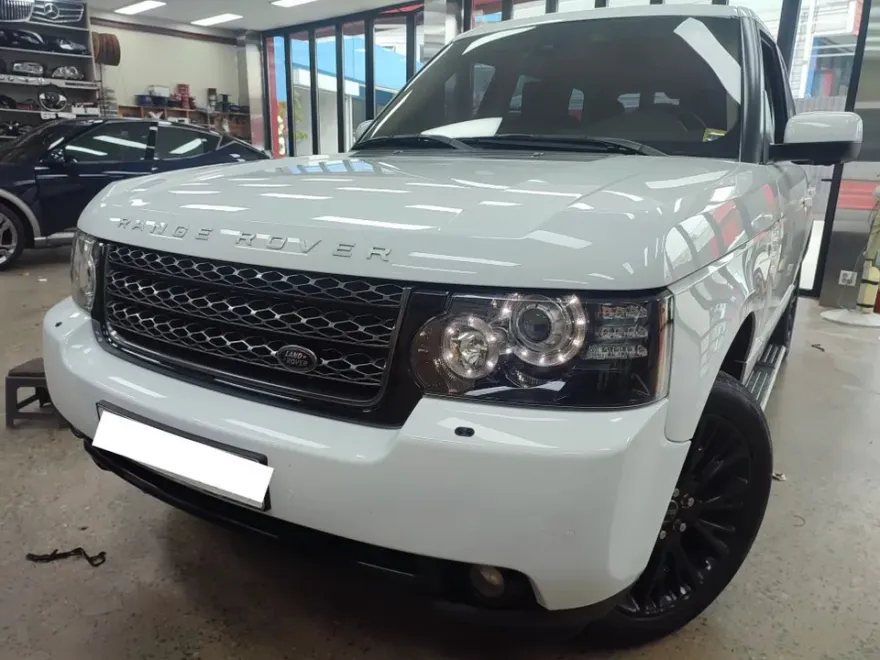 Land Rover Range Rover Vogue lighting upgrade installation result