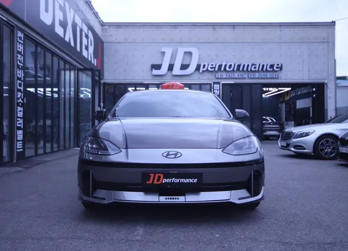 Hyundai IONIQ 6 カーラッピング事例|費用目安・仕上がり 施工写真 1-2