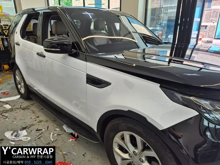 Land Rover Discoveryのカーラッピング事例｜費用目安・仕上がり 施工写真 1-2