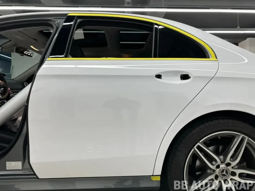 メルセデス・ベンツ Eクラス W213 カーラッピング事例 施工写真 1-3