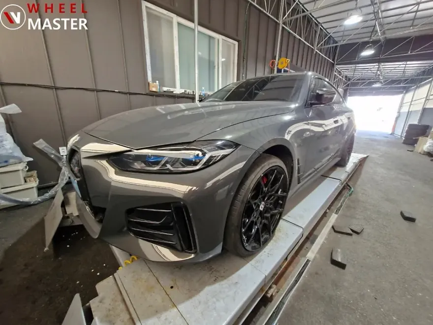 BMW i4のホイールリペア・塗装事例 施工写真 3-2