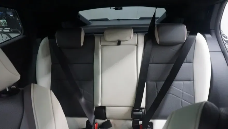 BMW X2 interior customization - BMW X2 Interior Customization: Red Seatbelts for Style photo 3