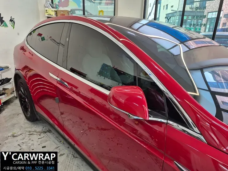 Tesla Model Xのカーラッピング事例｜クロームブラック化 施工写真 2-1