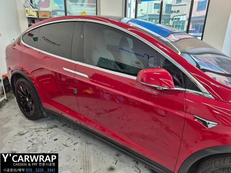 Tesla Model Xのカーラッピング事例｜クロームブラック化 施工写真 1-2