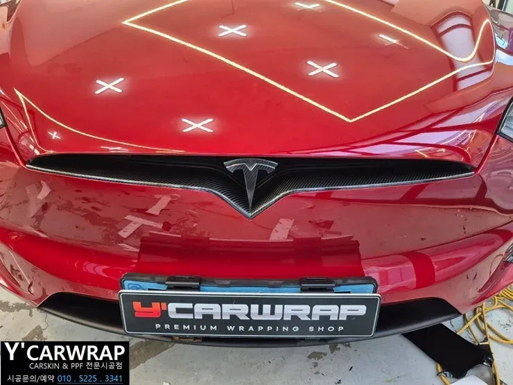 Tesla Model Xのカーラッピング事例｜クロームブラック化 施工写真 3-2