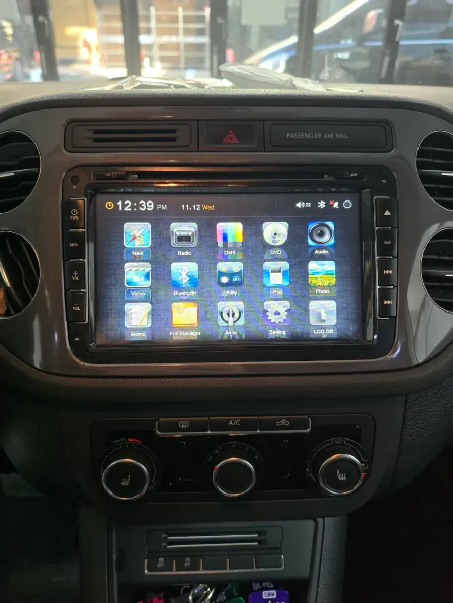 Volkswagen TiguanのAndroid Auto・CarPlay取付事例 施工写真 2-1