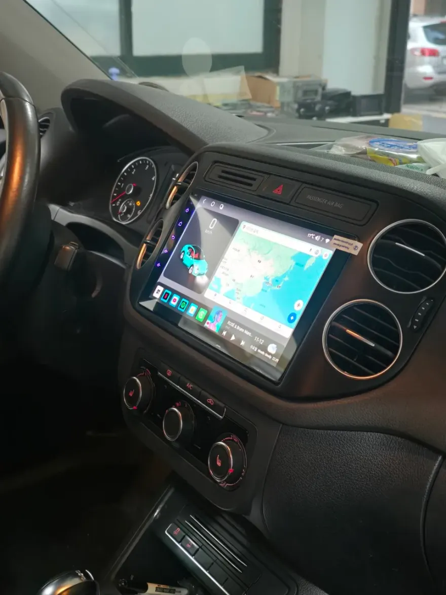Volkswagen TiguanのAndroid Auto・CarPlay取付事例 施工写真 1-3