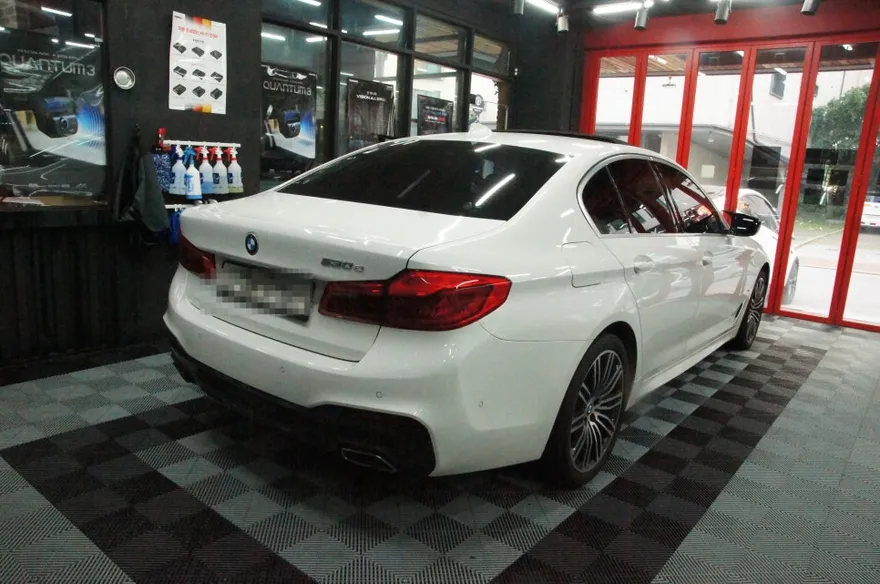 BMW 5 Series G30 カーフィルム施工事例｜費用目安・仕上がり 施工写真 3-1