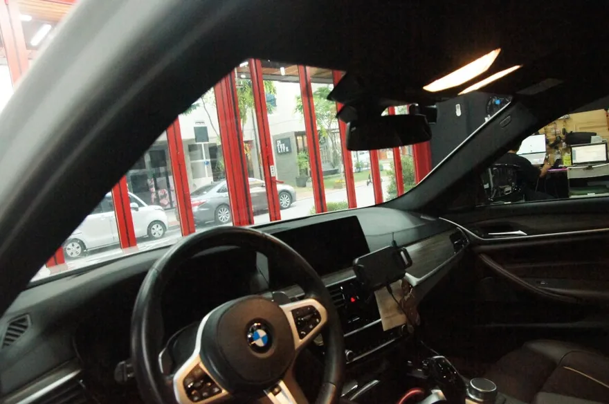 BMW 5 Series G30 カーフィルム施工事例｜費用目安・仕上がり 施工写真 1-2