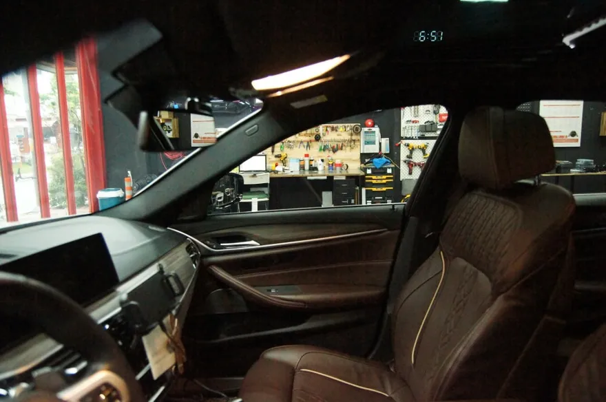 BMW 5 Series G30 カーフィルム施工事例｜費用目安・仕上がり 施工写真 3-2
