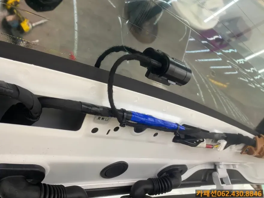 Genesis GV80のドライブレコーダー取付事例 施工写真 2-2