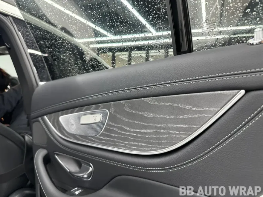 Mercedes-Benz AMG GTのカーラッピング事例｜3Mカーボン調 施工写真 1-2
