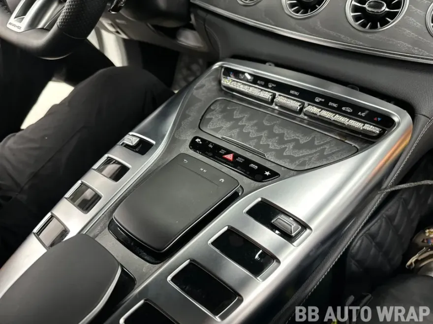 Mercedes-Benz AMG GTのカーラッピング事例｜3Mカーボン調 施工写真 2-2